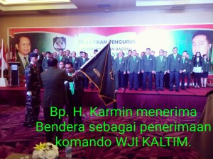 Penyerahan Bendera Sebagai Tanda Komando.