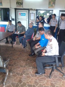 Jumpa pendemo Dan parties Pertamina DENGAN Polisi Dan Instansi lain.