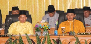 pimpinan-dprd-siak-indra-gunawan-dan-sutarno-saat-sidang-paripurna-istimewa-hut-kab-siak-ke-15